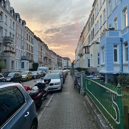 Privatunterkunft Doppelzimmer Mit Terrasse In Privatem Zuhause