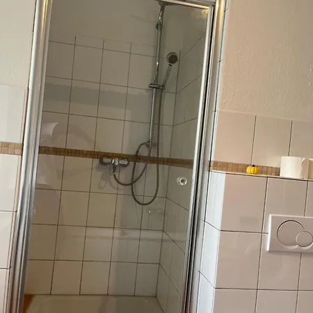 Doppelzimmer Mit Terrasse In Privatem Zuhause בית אירוח