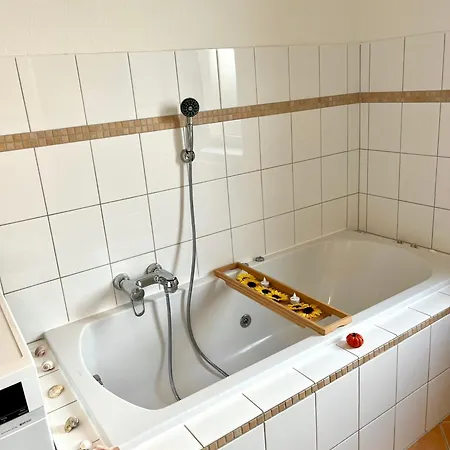 Privatunterkunft Doppelzimmer Mit Terrasse In Privatem Zuhause *